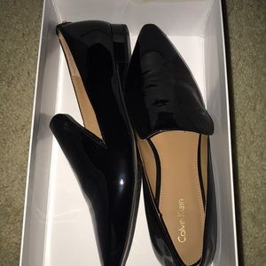 Slim fit dress shoe.